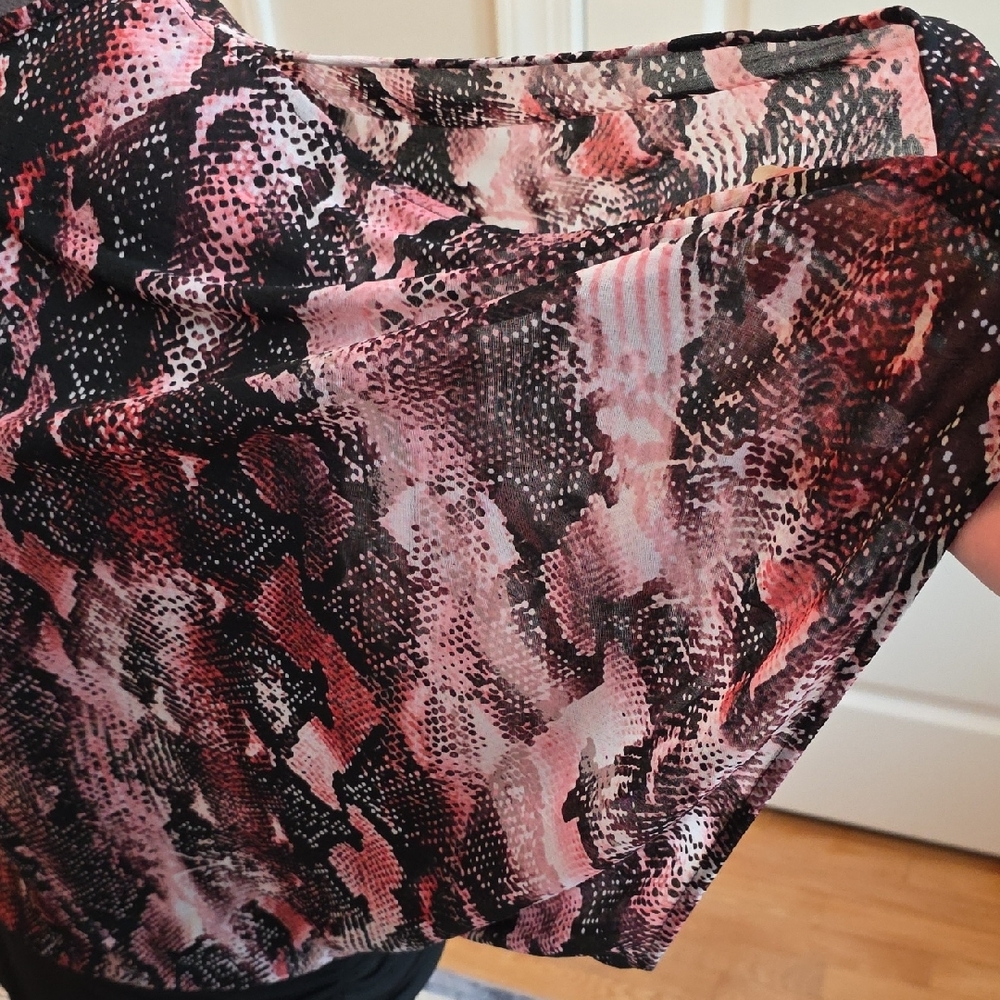 Jennifer Lopez Pink and Black Blouse - Picture 3 of 5